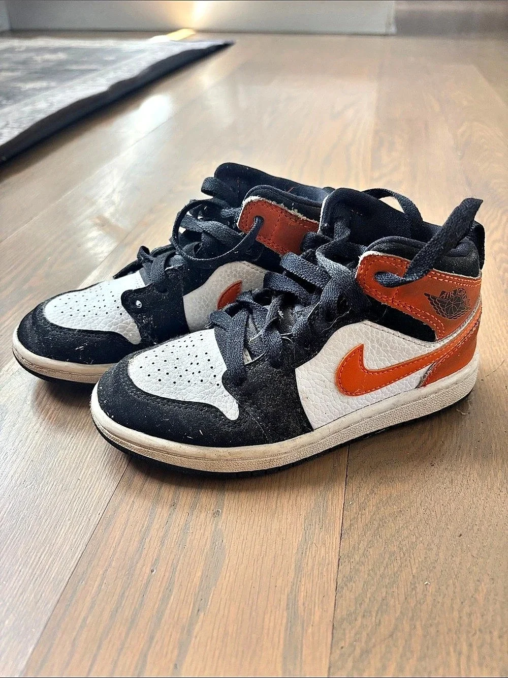 Jordan Air Jordan 1 Mid SE Toddler High-Top Sneakers Black & Orange